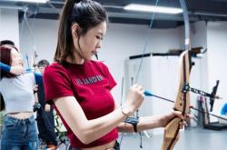 爱游戏体育官网登录-射箭比赛场面宛如画卷，唤醒激情