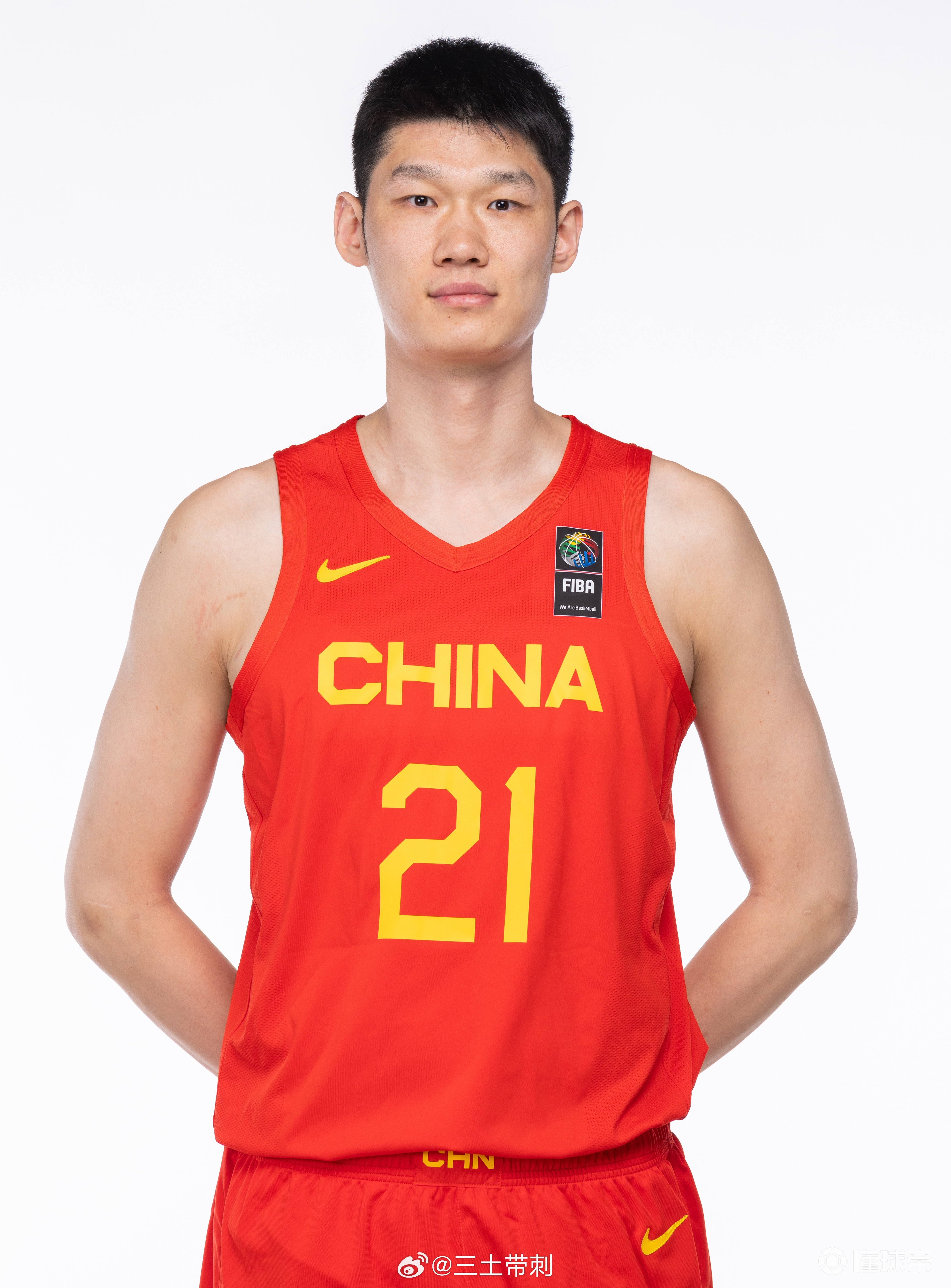 职业篮球联赛中球员表现亮眼