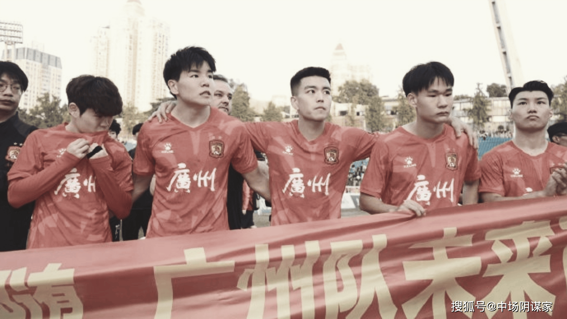 广州富力主场大比分胜出，球队表现稳定可靠