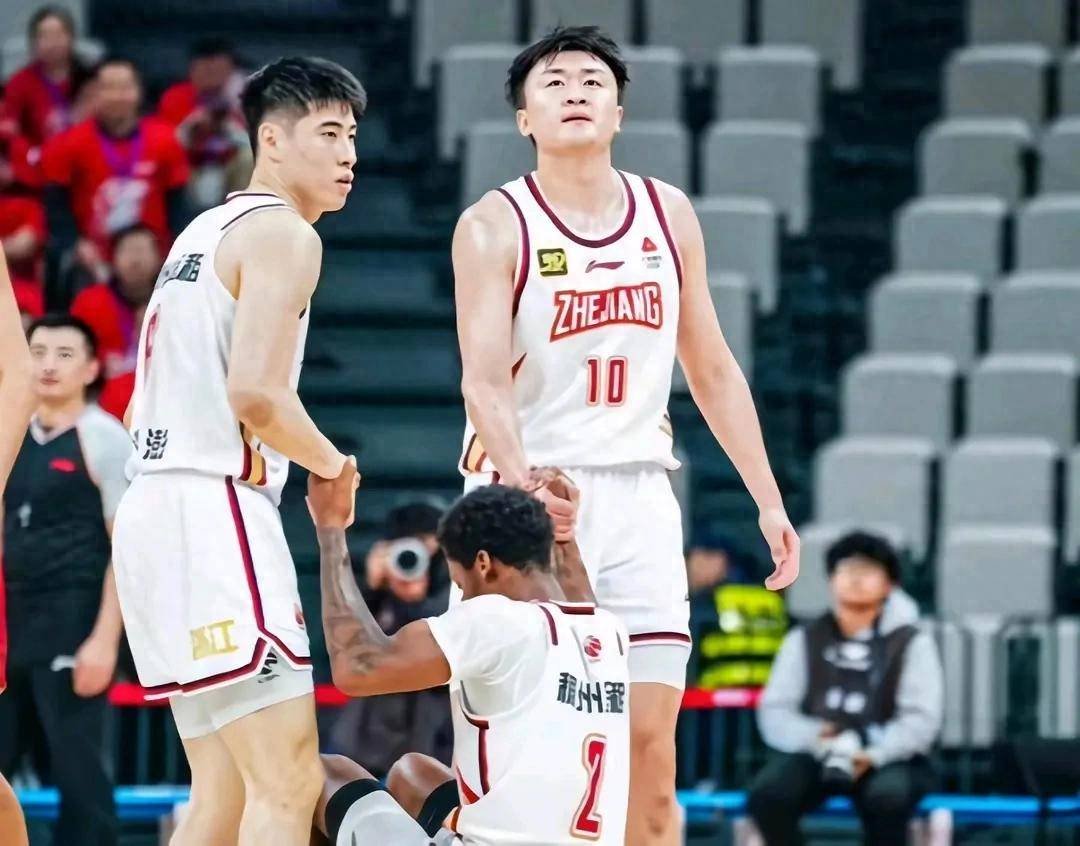 福建男篮联赛势头良好，球队战绩稳定