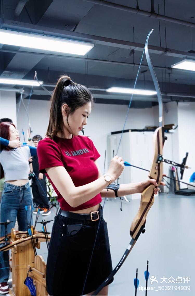 射箭比赛场面宛如画卷，唤醒激情