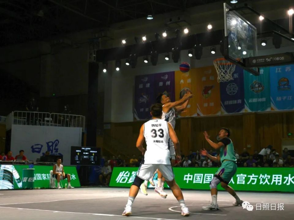 关于NBL赛场上发生激烈对抗，双方势均力敌的信息